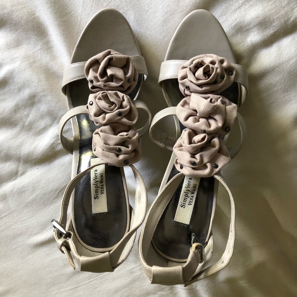 Simply Vera Vera Wang Beige Stilettos Size 6.5-7